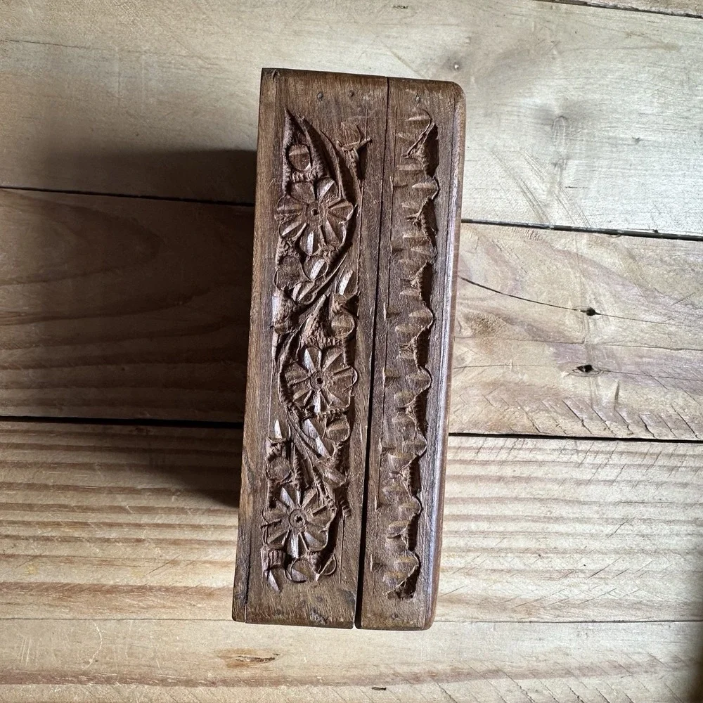 Vintage Carved Wooden Jewelry Box Floral Inlay Trinket Box Made‎ In India 6 Inch